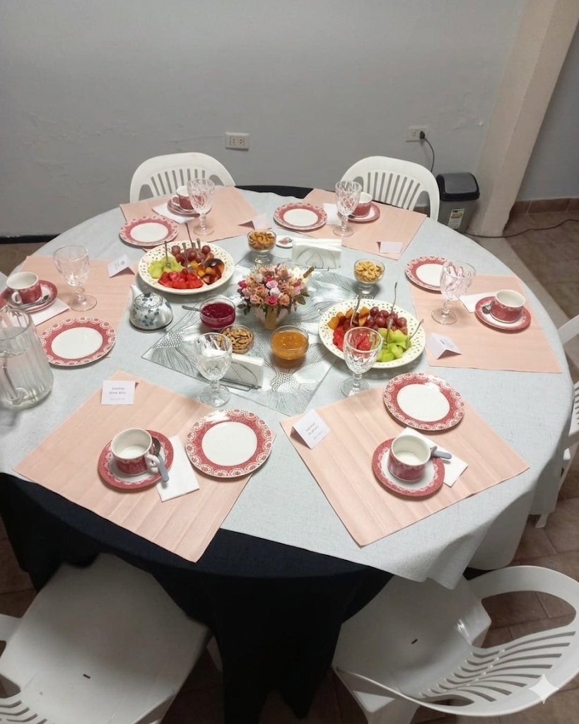 Mesa preparada para evento especial en Vitalis